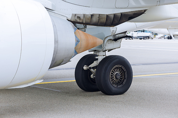 포토 JPG 해외이미지 여행 날개 교통시설 휴가 비행기 사람없음 힘 화물 바퀴 공항 도착 항공 출발 상업 타이어 활주로 제트기 승객 이륙 엔진 기어 대패 착륙 유도로 해외202309 해외포토 길 교통 컨셉 항공교통 대중교통 운송업 시설 파일형식