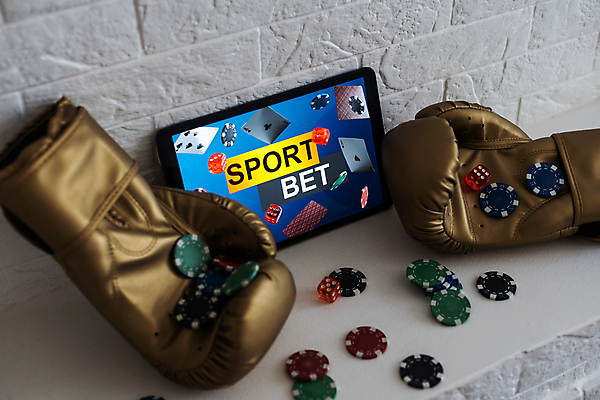 포토 JPG 해외이미지 백그라운드 사람없음 스마트폰 권투글러브 포커칩 도박 해외202309 해외포토 핸드폰 스마트기기 글러브 포커 파일형식