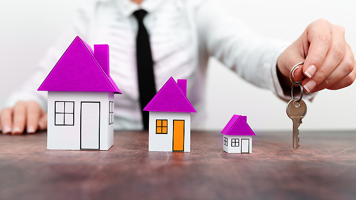 포토 JPG 해외이미지 여자 열쇠 부동산 주택 한명 들기 정장 상반신 성인 앞모습 아웃포커스 성장 비즈니스우먼 투자 건축모형 성인여자한명만 해외202309 해외포토 1 옷 뷰포인트 비즈니스 모션 촬영기법 사람 건물 모형 직장인 재산 여자한명만 성인여자만 파일형식