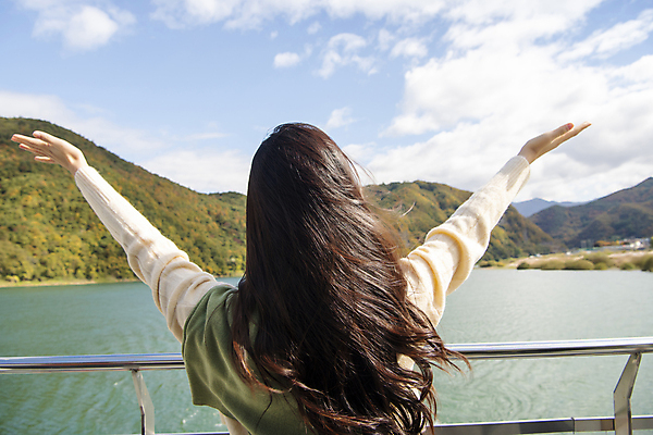 포토 JPG 주간 구름 여자 여행 하늘 바람 휴식 산 한명 풍경 상반신 20대 성인 야외 뒷모습 강 만세 한국인 가을 손뻗기 단양 도담삼봉 성인여자한명만 국내포토 자연요소 1 계절 뷰포인트 컨셉 모션 날씨 사람 동양인 청년 관광지 충청북도 여자한명만 성인여자만 파일형식