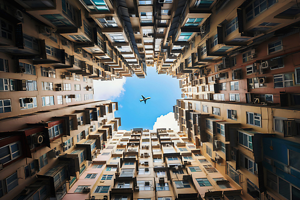 JPG 구름 편집이미지 로우앵글 하늘 비행기 빌딩 사람없음 건물 도시 편집실사 AI포토 AI콘텐츠 자연요소 건축물 뷰포인트 항공교통 대중교통 CG 파일형식