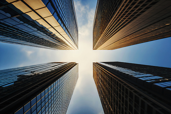 JPG 구름 편집이미지 로우앵글 하늘 빌딩 사람없음 건물 햇빛 도시 편집실사 AI포토 AI콘텐츠 자연요소 건축물 뷰포인트 태양 CG 파일형식