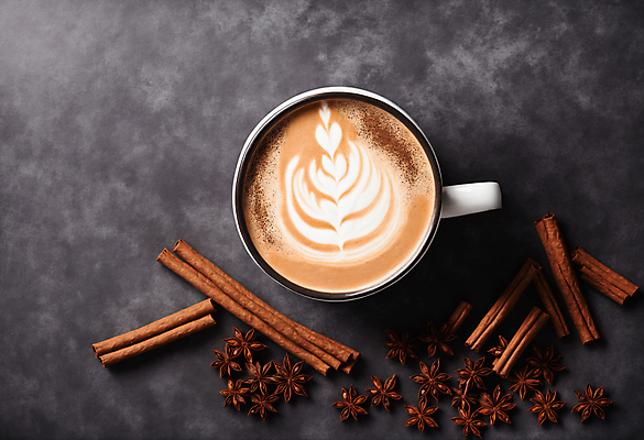 JPG 편집이미지 커피 사람없음 하이앵글 커피잔 라떼아트 시나몬 시나몬스틱 팔각회향 차이티라떼 차이티 편집실사 AI포토 AI콘텐츠 음료 뷰포인트 잔 차_음료 향신료 CG 그림 라떼 파일형식