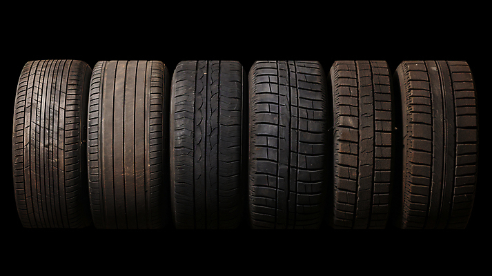 JPG 편집이미지 사람없음 검은색 바퀴 디지털합성 폐타이어 편집실사 AI포토 AI콘텐츠 컬러 CG 타이어 파일형식