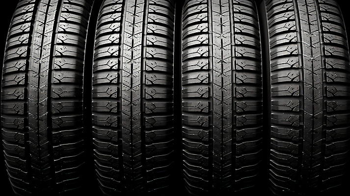 JPG 편집이미지 사람없음 검은색 바퀴 디지털합성 타이어 편집실사 AI포토 AI콘텐츠 컬러 CG 파일형식