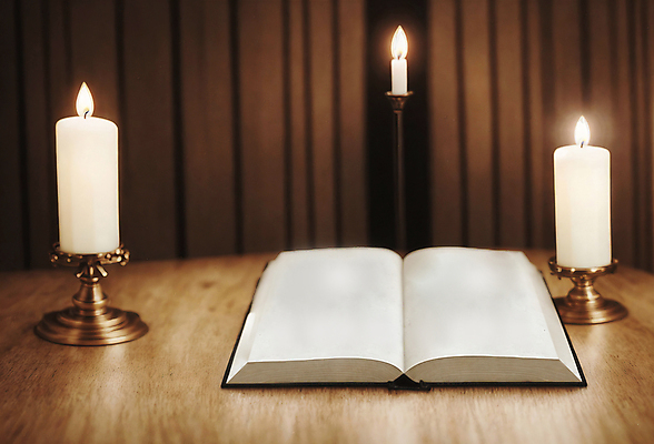 JPG 편집이미지 기독교 촛불 사람없음 성경 디지털합성 오브젝트 촛대 나무탁자 편집소스 편집실사 AI포토 AI콘텐츠 종교 초 종교용품 탁자 CG 파일형식