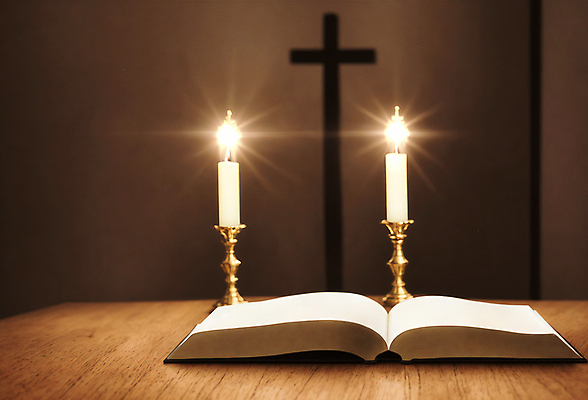 JPG 편집이미지 기독교 십자가 촛불 사람없음 빛 성경 디지털합성 오브젝트 촛대 나무탁자 편집소스 편집실사 AI포토 AI콘텐츠 종교 초 종교용품 탁자 CG 파일형식