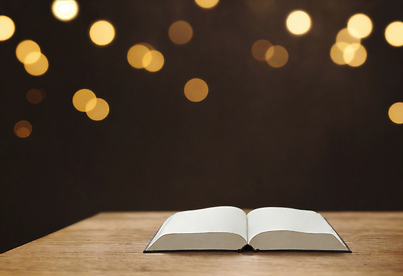 JPG 편집이미지 기독교 사람없음 성경 디지털합성 오브젝트 보케 나무탁자 편집소스 편집실사 AI포토 AI콘텐츠 종교 종교용품 탁자 CG 파일형식