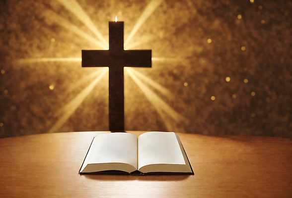 JPG 편집이미지 기독교 십자가 사람없음 빛 성경 디지털합성 오브젝트 보케 나무탁자 편집소스 편집실사 AI포토 AI콘텐츠 종교 종교용품 탁자 CG 파일형식