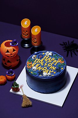 포토 JPG 스튜디오촬영 초 사람없음 모형 케이크 보라색 미니어처 할로윈 가을 빗자루 오브젝트 거미 잭오랜턴 국내포토 계절 컬러 곤충 디저트 실내 청소도구 파일형식