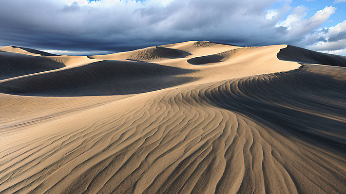 JPG 구름 편집이미지 모래 자연 하늘 풍경 사람없음 사막 모래언덕 편집실사 AI포토 AI콘텐츠 자연요소 언덕 CG 생태계 파일형식