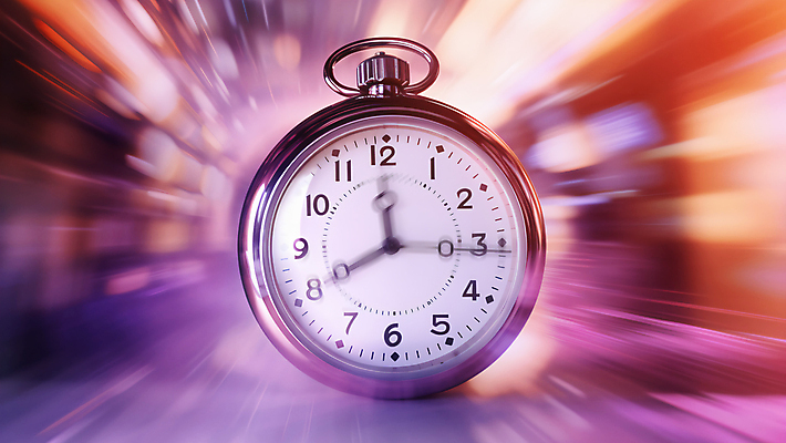 JPG 편집이미지 시계 백그라운드 사람없음 그래픽 빛 보라색 시간 속도 바쁨 전철역 이미지편집 편집실사 AI컴퓨터그래픽 AI콘텐츠 컬러 역 CG 파일형식