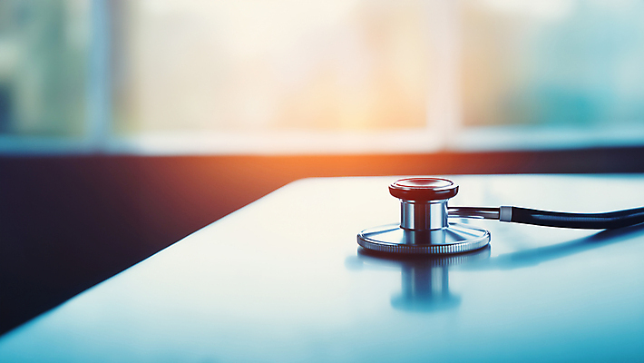 JPG 편집이미지 청진기 탁자 병원 사람없음 블러효과 편집실사 AI포토 AI콘텐츠 가구 의학 의료기기 CG 블러 파일형식 효과