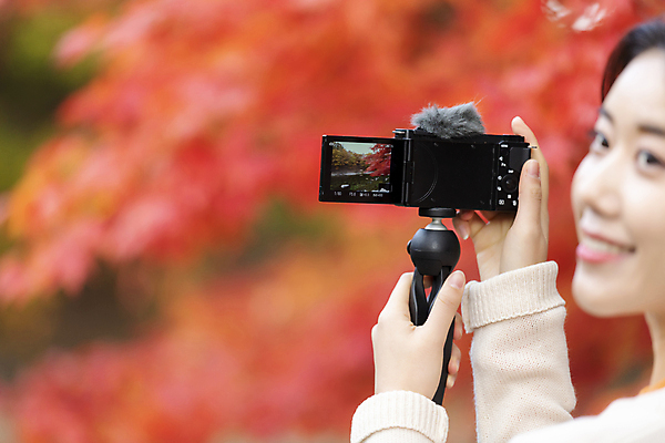 포토 JPG 여자 얼굴 휴가 휴식 한명 미소 들기 풍경 근접촬영 상반신 20대 성인 옆모습 아웃포커스 카메라 한국인 가을 힐링 단양 성인여자한명만 브이로그 사인암 영상촬영 국내포토 1 라이프스타일 계절 뷰포인트 컨셉 모션 촬영기법 표정 사람 동양인 청년 신체부위 전자제품 촬영 동영상 충청북도 명승지 여자한명만 성인여자만 파일형식