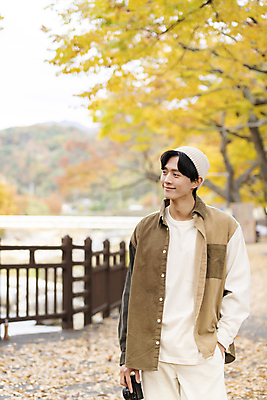 포토 JPG 응시 남자 단풍나무 휴가 휴식 한명 들기 풍경 상반신 20대 성인 앞모습 카메라 한국인 가을 주머니손 힐링 단양 성인남자한명만 사인암 국내포토 나무 1 시선 계절 뷰포인트 컨셉 단풍 모션 사람 동양인 청년 전자제품 충청북도 명승지 남자한명만 성인남자만 파일형식