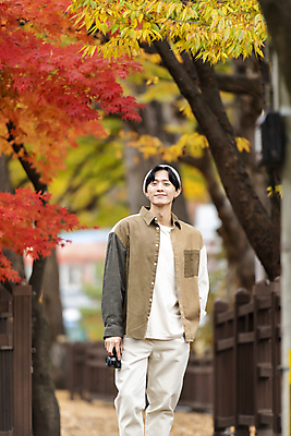 포토 JPG 남자 단풍나무 휴가 휴식 한명 들기 풍경 상반신 20대 성인 앞모습 울타리 카메라 한국인 가을 주머니손 힐링 단양 성인남자한명만 사인암 국내포토 나무 1 계절 뷰포인트 컨셉 단풍 모션 사람 동양인 청년 전자제품 담장 충청북도 명승지 남자한명만 성인남자만 파일형식