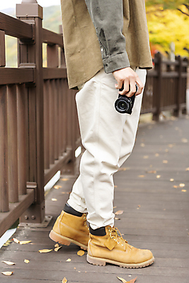 포토 JPG 남자 낙엽 단풍나무 휴가 휴식 한명 미소 들기 풍경 상반신 20대 성인 옆모습 울타리 카메라 한국인 하반신 가을 힐링 단양 성인남자한명만 사인암 국내포토 나무 1 계절 뷰포인트 컨셉 단풍 잎 모션 표정 사람 동양인 청년 전자제품 담장 충청북도 명승지 남자한명만 성인남자만 파일형식