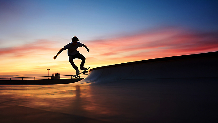 JPG 전신 구름 편집이미지 실루엣 하늘 한명 사람 풍경 성인 점프 일몰 스케이트보드 역광 성인한명만 편집실사 AI포토 AI콘텐츠 자연요소 1 모션 촬영기법 노을 보드_스포츠 CG 성인만 파일형식