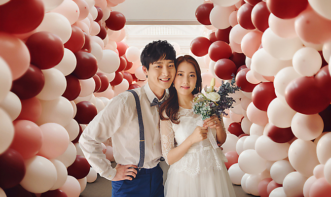 PSD 편집이미지 커플 여자 남자 부케 웨딩드레스 허리손 결혼 결혼식 사랑 들기 상반신 20대 성인 두명 화목 한국인 디지털합성 풍선 신랑신부 성인만 웨딩촬영 이미지편집 드레스 감정 신부_웨딩 꽃다발 포즈 신랑 컨셉 관계 모션 사람 동양인 이벤트 청년 기념사진 파일형식