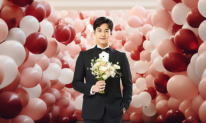 PSD 편집이미지 남자 부케 신랑 결혼 결혼식 사랑 한명 들기 턱시도 상반신 20대 성인 한국인 디지털합성 주머니손 풍선 성인남자한명만 웨딩촬영 이미지편집 1 감정 꽃다발 모션 사람 동양인 정장 이벤트 청년 기념사진 남자한명만 성인남자만 파일형식