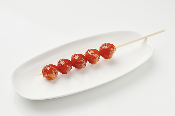 포토 JPG 접시 방울토마토 디저트 사람없음 꼬치 달콤 설탕 기호식품 길거리음식 탕후루 국내포토 식기 음식 토마토 간식 맛 파일형식