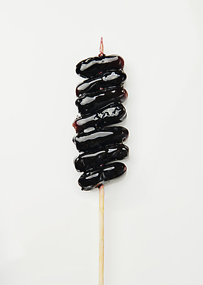 포토 JPG 디저트 사람없음 하이앵글 검은색 꼬치 달콤 설탕 기호식품 길거리음식 탕후루 블랙사파이어 국내포토 음식 뷰포인트 컬러 포도 간식 맛 파일형식