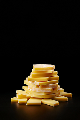 JPG 편집이미지 음식 치즈 유제품 사람없음 노란색 쌓기 검은색 안주 편집실사 AI포토 AI콘텐츠 컬러 모션 CG 파일형식