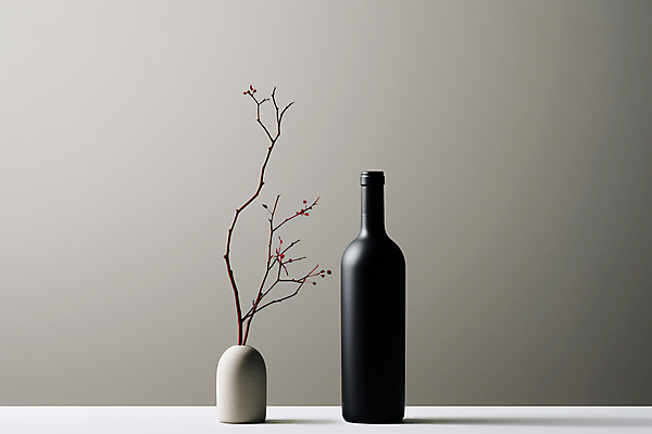 JPG 편집이미지 백그라운드 사람없음 꽃병 와인병 합성 심플 목업 편집실사 AI포토 AI콘텐츠 꽃 병_용기 와인 CG 파일형식