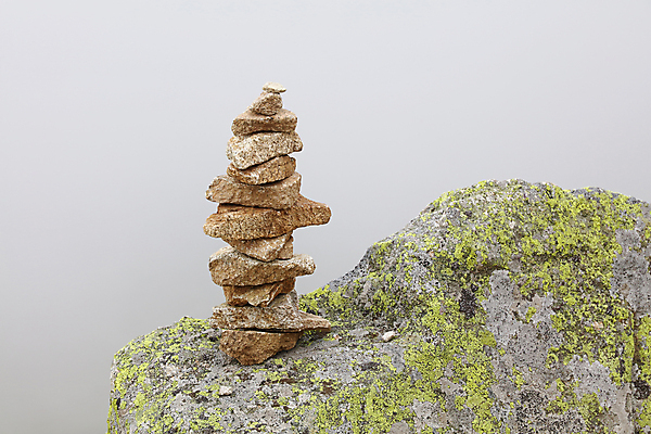 포토 JPG 해외이미지 모양 전통 라이프스타일 길 선 로우앵글 여행 백그라운드 무늬 자연 산 사람없음 야외 옆모습 쌓기 하이킹 안개 기도 심볼 사인 피라미드 돌무덤 루트 카피스페이스 해외202310 해외포토 건축물 뷰포인트 모션 레저 날씨 생활 공백 무덤 생태계 랜드마크 파일형식