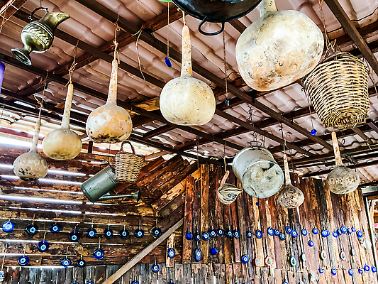 포토 JPG 해외이미지 모양 전통 아시아 종교 문화 여행 유리 휴가 카파도키아 선물 미술 동양인 사람없음 장식 파란색 여행객 믿음 에너지 행운 보호 구슬 심볼 그리스 기념품 칠면조 그리스인 나쁜 미신 부적 튀르키예 해외202310 해외포토 서양인 감정 유럽 나라 컬러 컨셉 재질 조류 문화예술 사람 인종 오브젝트 파일형식