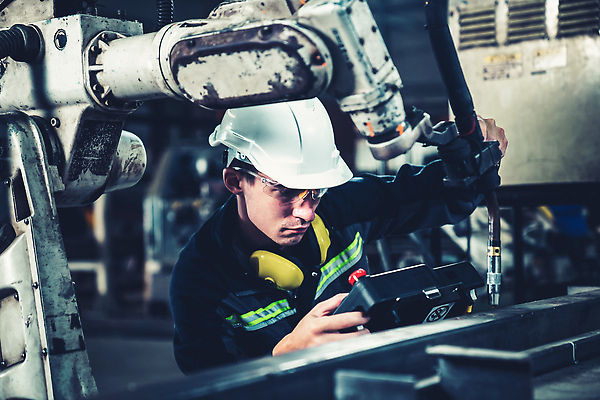 포토 JPG 해외이미지 남자 산업 공장 노동자 작업복 그림자 한명 상반신 성인 기계 과학기술 잡기 작업 엔지니어 안전모 컨트롤 프로그래밍 성인남자한명만 해외202310 해외포토 직업 1 옷 공업 모션 기술 사람 기술자 헬멧 안전장비 개발 남자한명만 성인남자만 파일형식