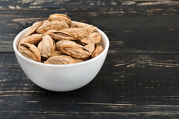 포토 JPG 해외이미지 음식 백그라운드 과일 재료 자연 산 건조 건강 씨앗 사람없음 갈색 식사 견과류 껍질 신선 도자기 사발 맛 먹기 유기농 아몬드 영양분 핵심 맛있는 해외202310 해외포토 식물 웰빙 컬러 컨셉 모션 사기그릇 생태계 파일형식