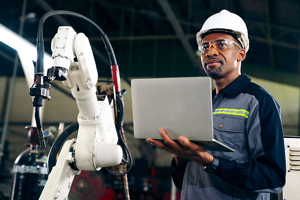 포토 JPG 해외이미지 응시 남자 산업 공장 노동자 고글 작업복 한명 들기 상반신 성인 노트북 기계 과학기술 작업 엔지니어 안전모 성인남자한명만 해외202310 해외포토 직업 1 시선 옷 공업 모션 기술 사람 전자제품 기술자 헬멧 안전장비 남자한명만 성인남자만 파일형식