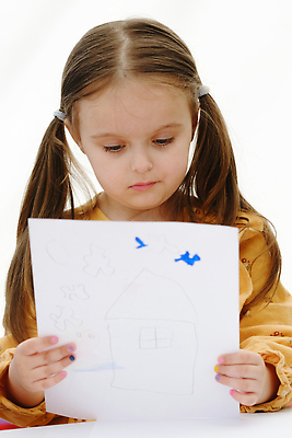 포토 JPG 해외이미지 손 디자인 응시 교육 감정 종이 얼굴 어린이 컬러 컨셉 장난 손가락 추상 미술 한명 취미 그래픽 스터디 연필 유치원 기쁨 공구 작음 만화 묘사 오브젝트 그림 크레파스 팔 시트 서명 방법 초보 카피스페이스 해외202310 해외포토 1 시선 무늬 문화예술 학용품 사람 신체부위 학습 필기구 공백 도구 크기 파일형식