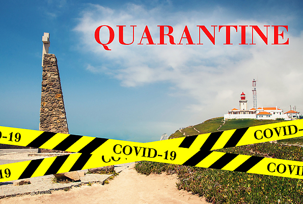 포토 JPG 해외이미지 유럽 여행 컨셉 휴가 등대 사람없음 글로벌 노란색 여행객 검은색 바이러스 보호 질병 위험 망토 포르투갈 예방 감염 테이프 대서양 랜드마크 전염병 사스 코로나바이러스 락다운 해외202310 해외포토 나라 바다 컬러 의학 문구용품 사람 파일형식