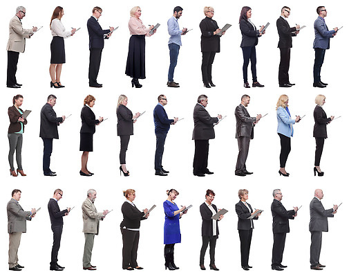 포토 JPG 해외이미지 전신 여자 노년 남자 중년 들기 정장 여러명 성인 옆모습 기록 비즈니스맨 비즈니스우먼 서류판 성인만 해외202310 해외포토 옷 뷰포인트 다수 비즈니스 모션 사람 사무용품 직장인 파일형식