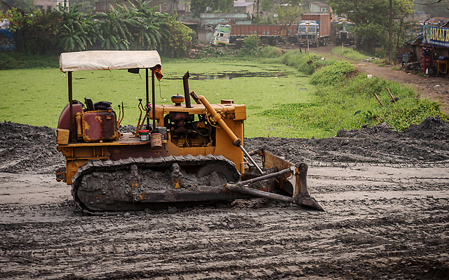 포토 JPG 해외이미지 산업 도로 모래 육상교통 교통수단 여행 백그라운드 건축양식 교통시설 자동차 거리 사람없음 야외 건물 노란색 힘 기계 흙 장비 건설현장 업무 작업 바퀴 작업장 수리 땅 불도저 굴착기 삽 발굴 롤러 먼지 짐차 무거움 공학 해외202310 해외포토 건축물 교육 건축 길 컬러 교통 건설업 중장비 무게 시설 파일형식