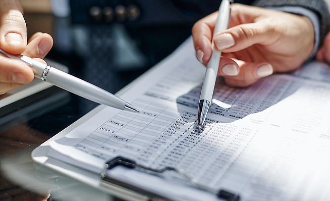 포토 JPG 해외이미지 직업 학생 손 교육 종이 비즈니스 사업가 회의 그래프 설계 직장 실내 관리 사람없음 금융 노트북 학습 사무실 펜 시험 키보드 비즈니스맨 자신감 어플리케이션 종업원 읽기 책상 계약 확인 보고서 경영자 문서 상업 회계 보험 변호사 경영 프리랜서 해외202310 해외포토 남자 감정 가구 컨셉 회사 모션 내부 신체부위 경제 전자제품 필기구 직장인 리더 파일형식