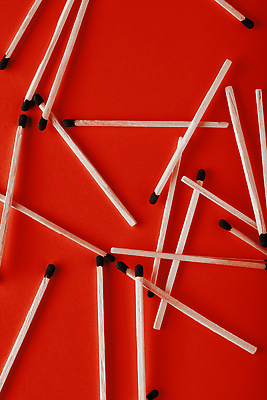 포토 JPG 해외이미지 직업 백그라운드 컨셉 비즈니스 손가락 불 추상 아이디어 함께함 창조 경기 사람없음 목재 가로 노란색 머리 검은색 에너지 작업 뜨거움 막대기 닫기 선택 위험 큼 대표 폭발물 시작 리더 상업 문제 긴장 연소 노란배경 똑같은 정물화 화상 많음 해외202310 해외포토 자연요소 나무 손 감정 무기 스포츠 컬러 무늬 재료 모션 신체부위 상처 크기 그림 파일형식