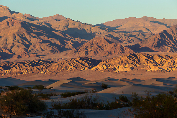 포토 JPG 해외이미지 공원 호수 모래 여행 자연 하늘 산 건조 국립공원 사람없음 야외 노란색 일출 계곡 미국 사막 죽음 뜨거움 모래언덕 부식 캘리포니아 소금 내추럴 전국 지질 지질학 해외202310 해외포토 공공시설 교육 컬러 북아메리카 노을 언덕 생태계 파일형식