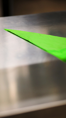 포토 JPG 해외이미지 직업 손 음식 장갑 가방 비즈니스 주방용품 요리 사람없음 장식 케이크 주방 식당 초콜릿 얼음 요리사 검은색 달콤 전문직 디자이너 크림 준비 상업 만들기 장인 충동구매 프랑스어 진행 반투명 위생관리 음식준비 페스츄리 중소기업 해외202310 해외포토 자연요소 문자 잡화 빵 컬러 생활용품 회사 모션 디저트 관리 신체부위 쇼핑 상점 맛 과소비 파일형식