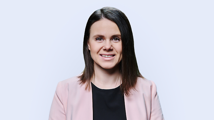 포토 JPG 해외이미지 백인 모델 라이프스타일 응시 여자 교육 행복 유럽 얼굴 포즈 백그라운드 성공 실내 한명 미소 사람 세트 뷰티 머리 평화 흰색 업무 스마트 그림 경영자 문서 여권 긍정 슛 비전 내추럴 고립 돌봄 스타일 해외202310 해외포토 서양인 1 시선 감정 나라 컬러 컨셉 모션 표정 내부 생활 신체부위 작업 리더 파일형식