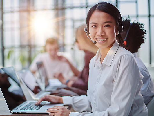 포토 JPG 해외이미지 백인 직업 라이프스타일 응시 여자 남자 행복 백그라운드 비즈니스 통신 탁자 성공 노동자 함께함 대화 사람 앉기 여러명 성인 노트북 컴퓨터 사무실 펜 웹 비즈니스맨 비즈니스우먼 그룹 연결 동료 경영자 경영 심각 프로젝트 브레인스토밍 자극 해외202310 해외포토 레이스천 서양인 시선 감정 가구 다수 컨셉 인터넷 관계 모션 말하기 생활 전자제품 필기구 직물 직장인 리더 파일형식