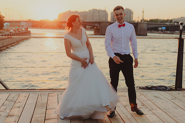 포토 JPG 해외이미지 백인 전통 커플 드레스 여자 남자 꽃 행복 컬러 꽃다발 신랑 결혼 백그라운드 2 결혼식 함께함 관리 사랑 미소 사람 정장 이벤트 성인 야외 두명 뷰티 파티 낭만 흰색 축하 춤 잡기 가운 우아함 약혼 접수 해외202310 해외포토 서양인 식물 옷 감정 컨셉 관계 모션 문화예술 표정 약속 파일형식