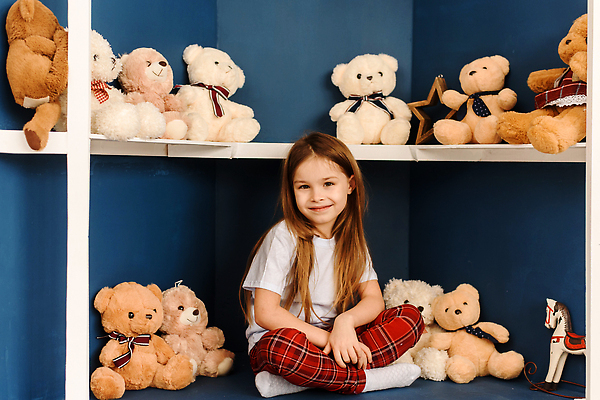 포토 JPG 해외이미지 나무 백인 라이프스타일 행복 어린이 백그라운드 컨셉 크리스마스 겨울 곰 가족 휴가 새로움 새해 주택 선물 사랑 한명 미소 사람 내부 장식 빨간색 상자 장난감 뷰티 상점 놀람 흰색 축하 아기 달콤 작음 12월 연도 크리스마스이브 해외202310 해외포토 서양인 식물 동물 1 계절 기념일 감정 컬러 포유류 관계 표정 건물 생활 날짜 맛 크기 파일형식