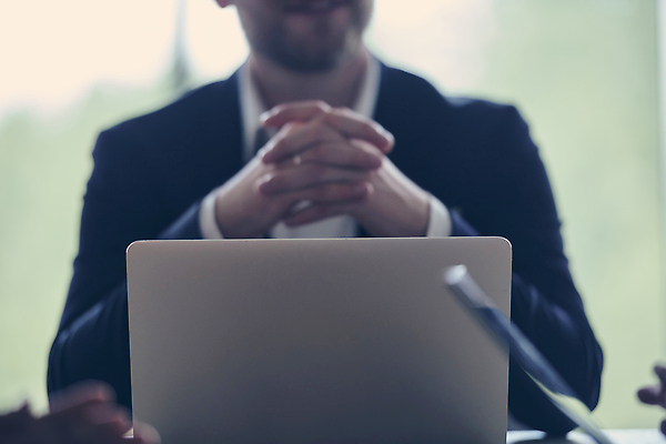 포토 JPG 해외이미지 통신 성공 한명 사무실 성장 비즈니스맨 발표 계획 결심 대표 토론 휠체어 기회 비전 충격 약혼 장애 진행 혁명 경영 시너지 의사결정 참여 효율 네트워킹 콜라보레이션 자극 접근 해외202310 해외포토 1 남자 결혼 컨셉 비즈니스 사람 직장인 네트워크 약속 파일형식