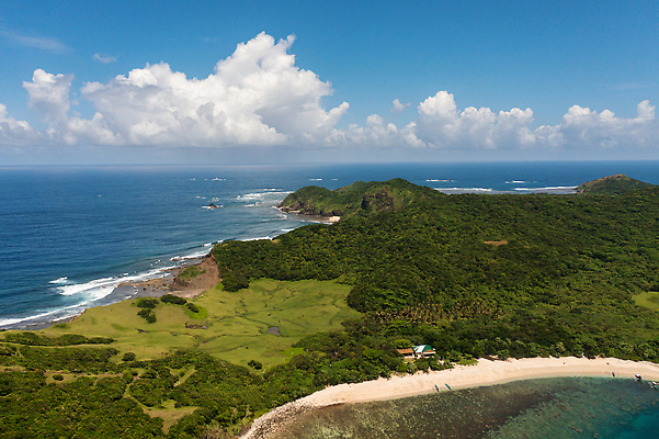 포토 JPG 해외이미지 모래 파도 바다 섬 여행 자연 하늘 휴가 휴식 산 풍경 사람없음 야외 물 여름 파란색 하이앵글 야자수 산호초 숲 망토 열대우림 언덕 휴양지 암초 네비게이션 석호 항공촬영 조감도 터키석 해외202310 해외포토 자연요소 나무 계절 뷰포인트 컬러 컨셉 장소 수중식물 보석 생태계 파일형식
