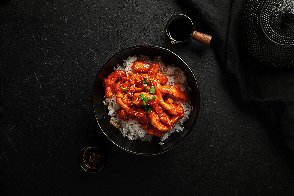 포토 JPG 해외이미지 접시 음식 부분 밥 검은배경 요리 동양인 사람없음 가로 식당 식사 저녁식사 치킨 중국 사발 메뉴 매움 꿀 점심식사 맛있는 해외202310 해외포토 식기 아시아 백그라운드 인종 상점 검은색 사기그릇 맛 닭고기요리 파일형식