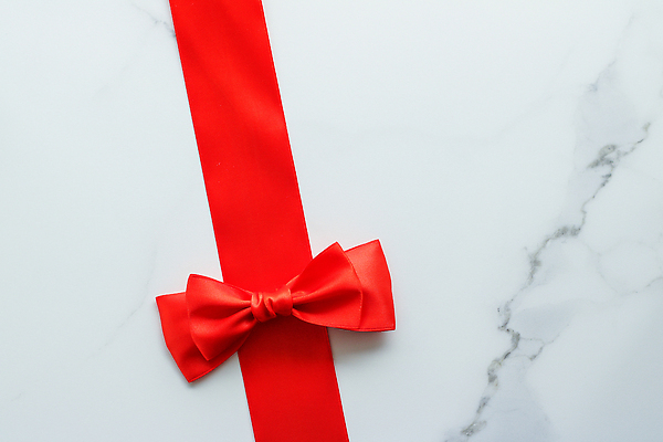 포토 JPG 해외이미지 리본 선 사람없음 빨간색 하이앵글 흰색 대리석 해외202310 해외포토 뷰포인트 컬러 재료 파일형식