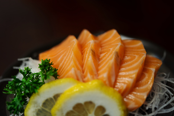 포토 JPG 해외이미지 전통 접시 아시아 음식 조각 다이어트 오렌지 건강 어류 요리 미술 동양인 사람없음 빨간색 뷰티 주방 식당 일본 식사 저녁식사 초밥 회 흰색 신선 맛 자르기 먹기 해산물 질감 날것 슬라이스 서빙 연어 내추럴 점심식사 뷔페 사무라이 총각무 피어싱 맛있는 해외202310 해외포토 식기 나라 컬러 컨셉 과일 장신구 모션 문화예술 인종 상점 수중동물 무 일본음식 파일형식